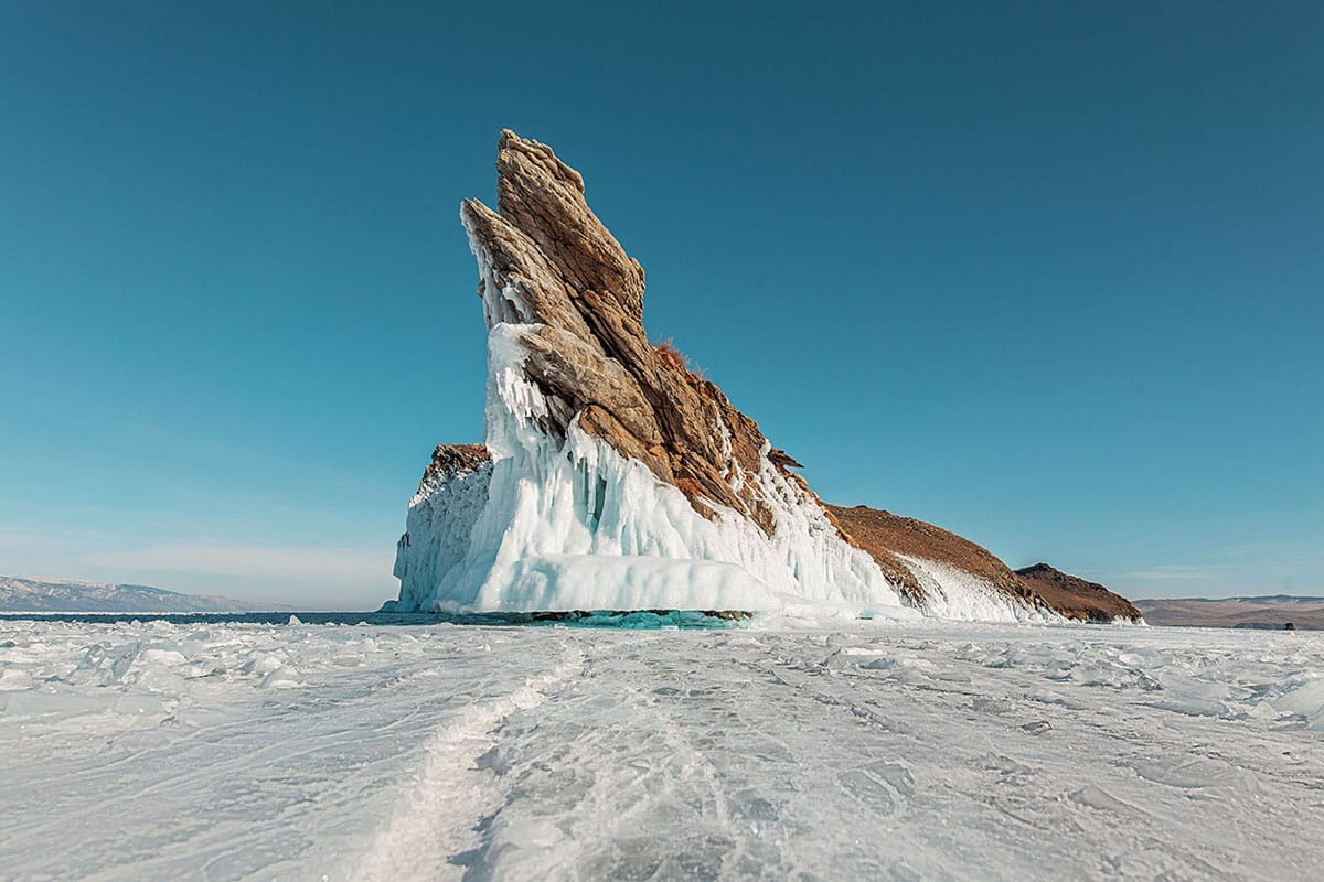 Les formations de glaces incroyables du lac Baïkal en hiver 9 "Dragon Rock"
