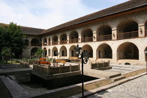 centre historique de Sheki avec le palais du Khan