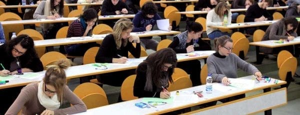 Médecine et pharmacie: le gouvernement annonce le maintien du calendrier des examens