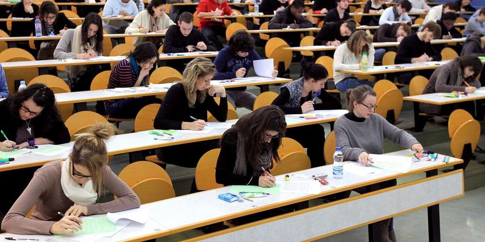 Médecine et pharmacie: le gouvernement annonce le maintien du calendrier des examens