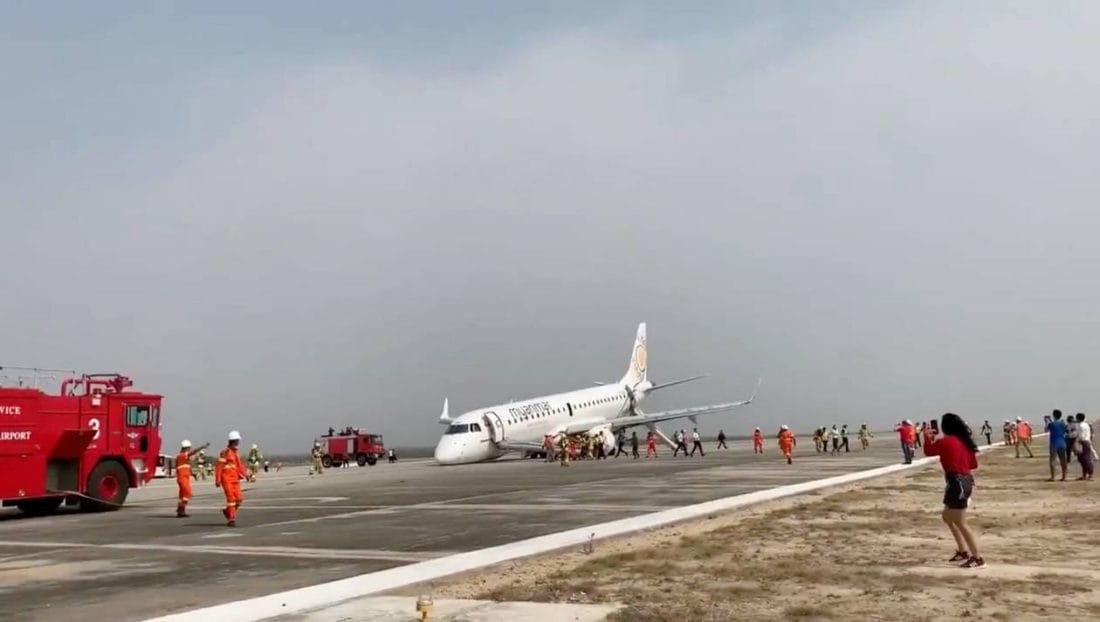 L'atterrissage miracle d'un avion de la Myanmar Airlines en Birmanie 2 video-miracle-sur-le-tarmac-un-avion-sans-train-d-atterrissage