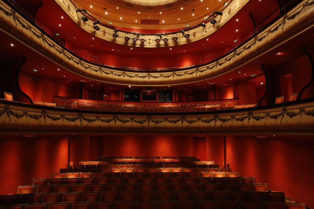 Adoption de la couverture sociale pour les artistes indépendants : les détails 2 Dix nouvelles salles de théâtre annoncées au Maroc