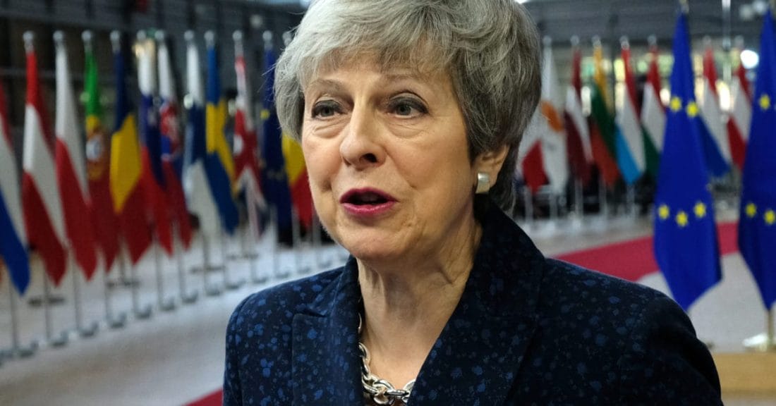 La stratégie Brexit de May échoue et son mandat se ternit davantage