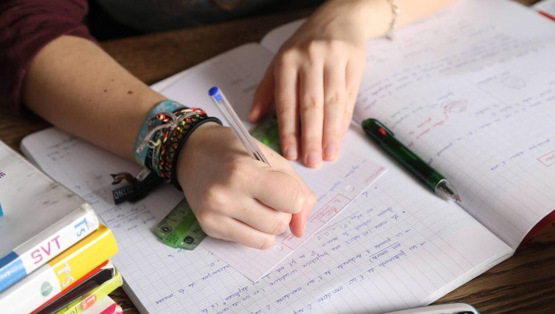 Elle passe le BAC ... à 70 ans 2 d8a36bc2910bb7186ff0feb753b73ca6-ou-reviser-le-bac-laval