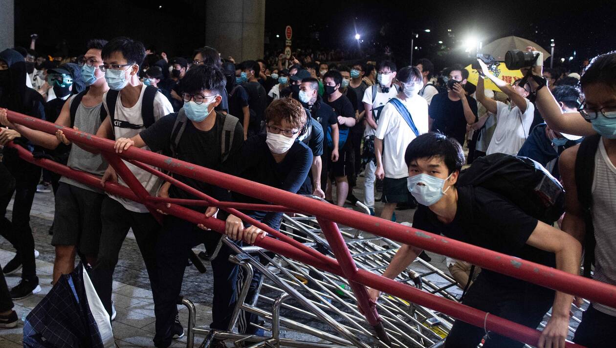 Des manifestants s’excusent pour les perturbations à Hong Kong