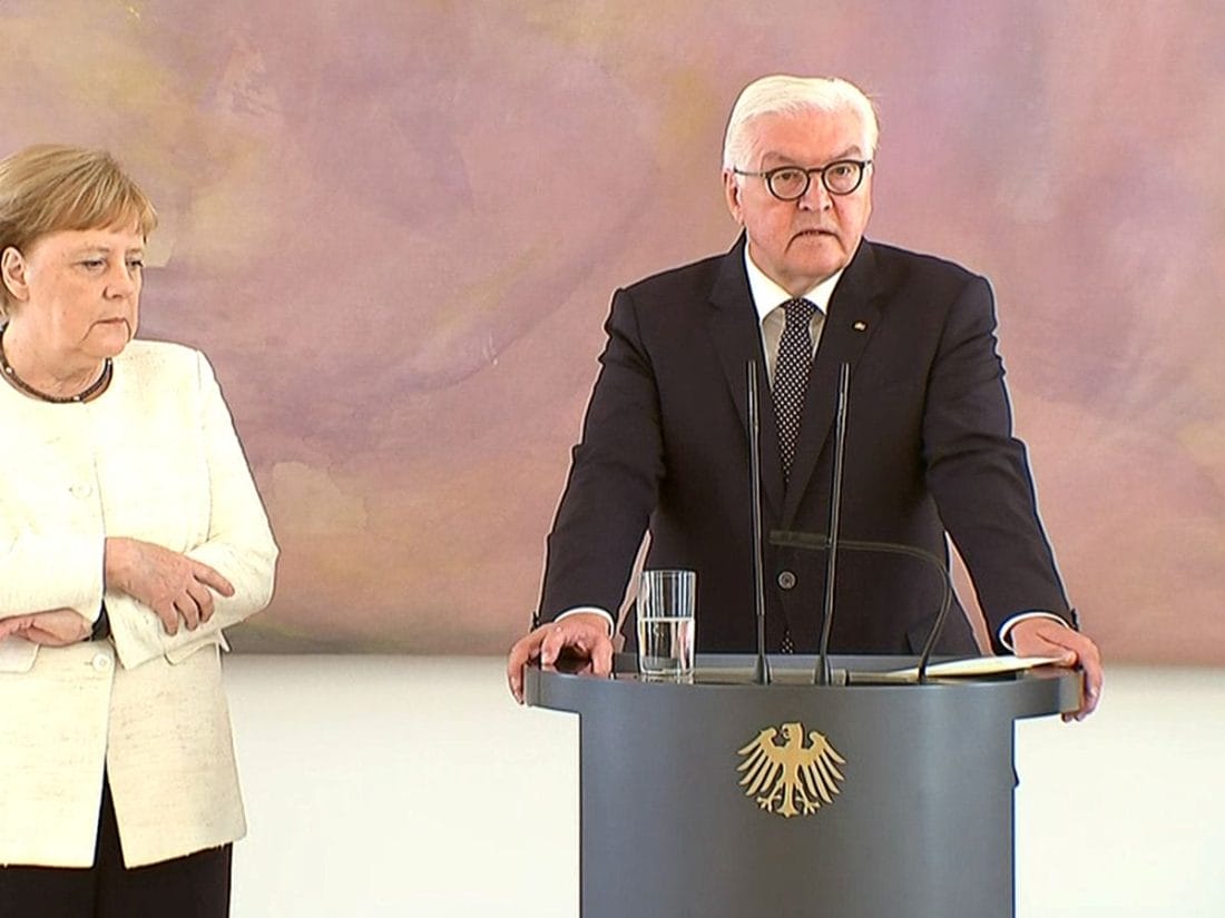 Angela Merkel de nouveau prise de spasmes 2 0_German-Chancellor-Angela-Merkel-was-seen-shaking-as-she-met-President-Frank-Walter-Steinmeier-in-Ber