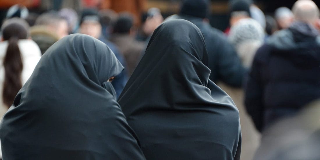 La Tunisie interdit le "niqab" dans les institutions publiques 2 Le-Danemark-interdit-le-voile-integral-dans-l-espace-public
