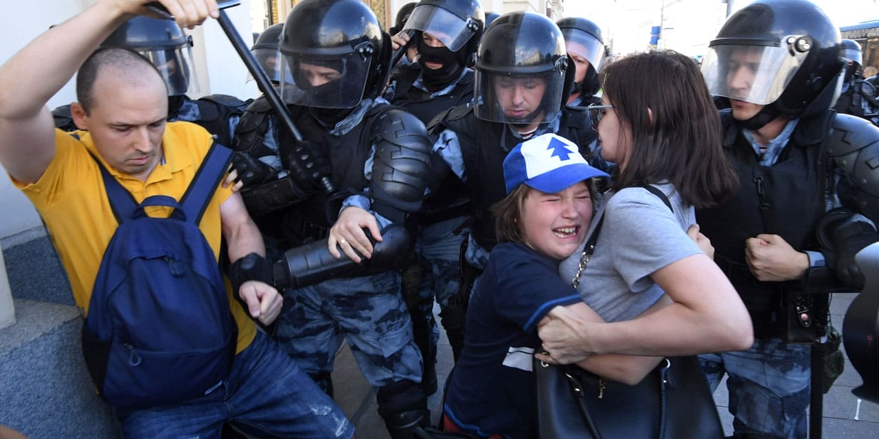 Russie-plus-de-200-arrestations-lors-d-une-manifestation-de-l-opposition-a-Moscou