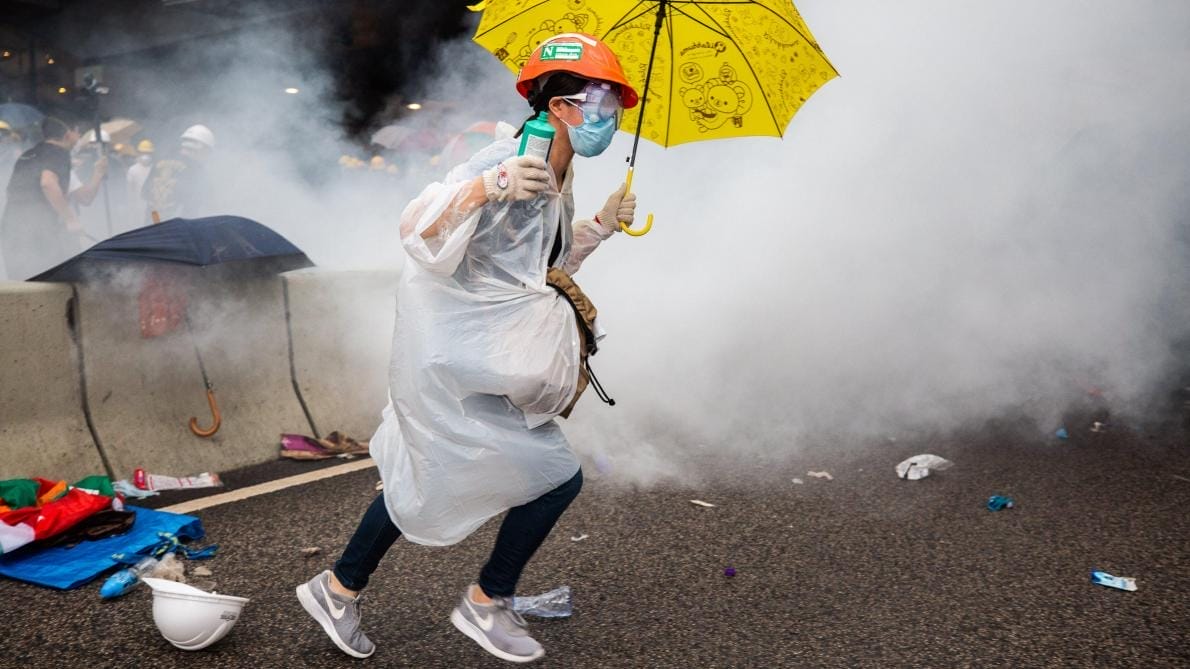 Une autre nuit d’affrontement entre manifestants et police à Hong Kong