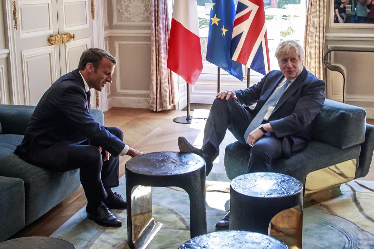 boris-johson-foot-ap