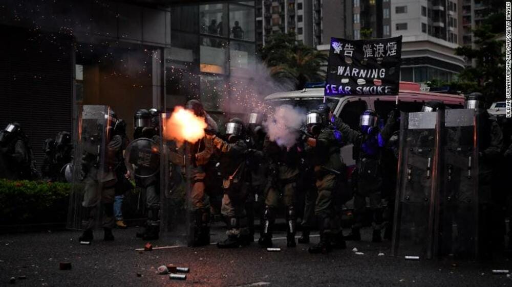 190825190641-06-hong-kong-protest-0825-exlarge-169 (1)