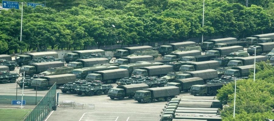 Hong Kong : La Chine déploie de nouvelles troupes près de la frontière 2 Chine Hong Kong (1) (1)