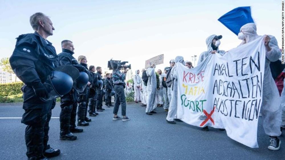 190915112845-frankfurt-protest-2-exlarge-169 (1)