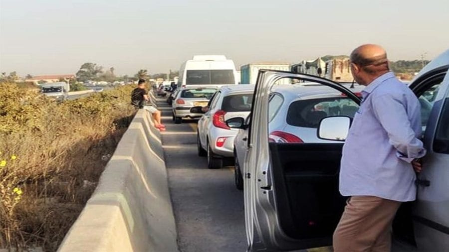 L’armée algérienne bloque l’accès à la capitale aux militants 2 L’armée algérienne bloque l’accès à la capitale (1)