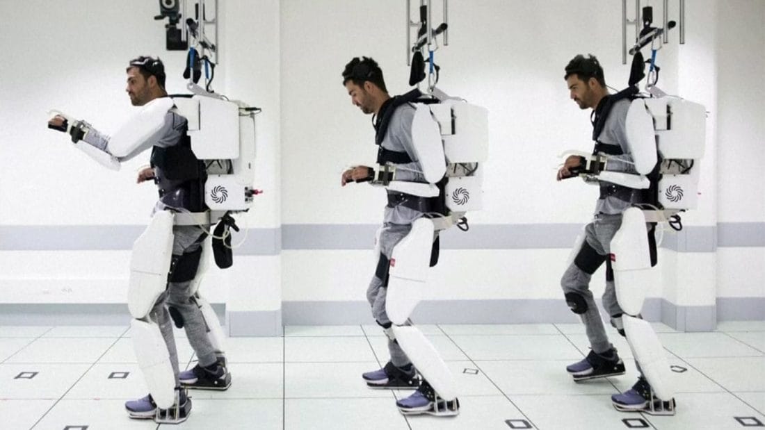 Un homme paralysé marche avec un exosquelette contrôlé par son cerveau 2 skynews-paralysed-man-walks-using-robotic_4794790