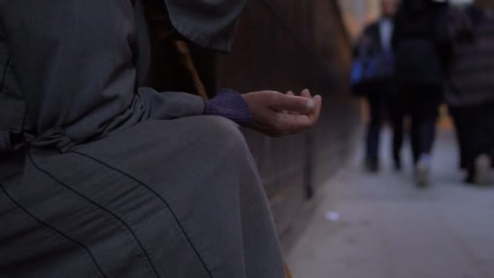 Global Hunger Index : « Faible niveau de faim » au Maroc 2 depositphotos_251395610-stock-video-poor-old-man-with-stick (1)