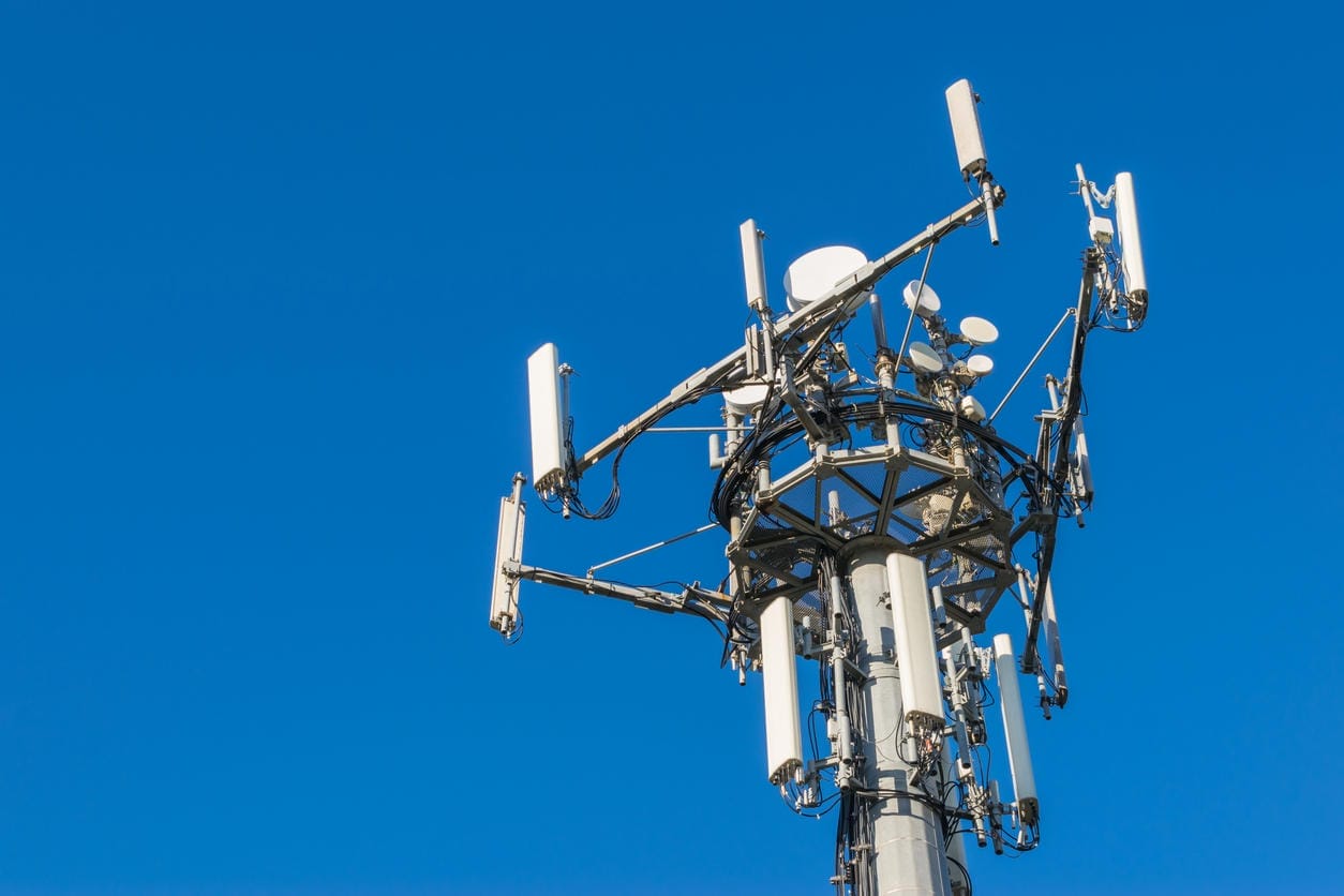 mobile-phone-telecommunication-tower-istock-emanuele-d_amico