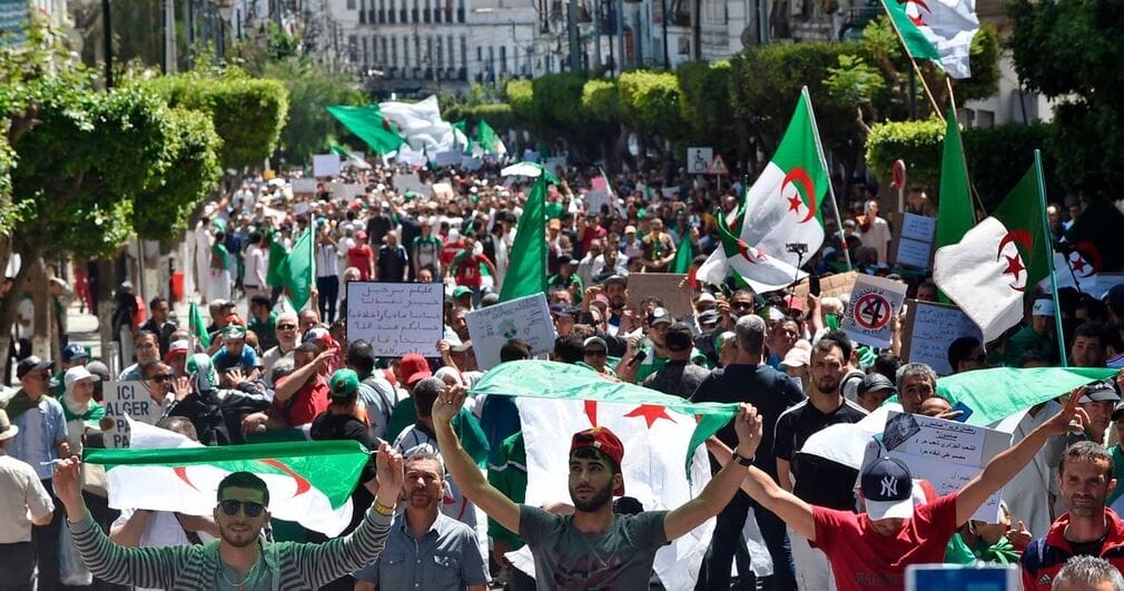 Les Algériens protestent contre les élections du 12 décembre (1)