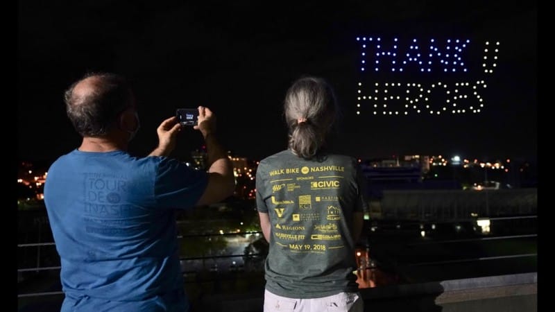 États-Unis : un spectacle de drones pour rendre hommage aux soignants