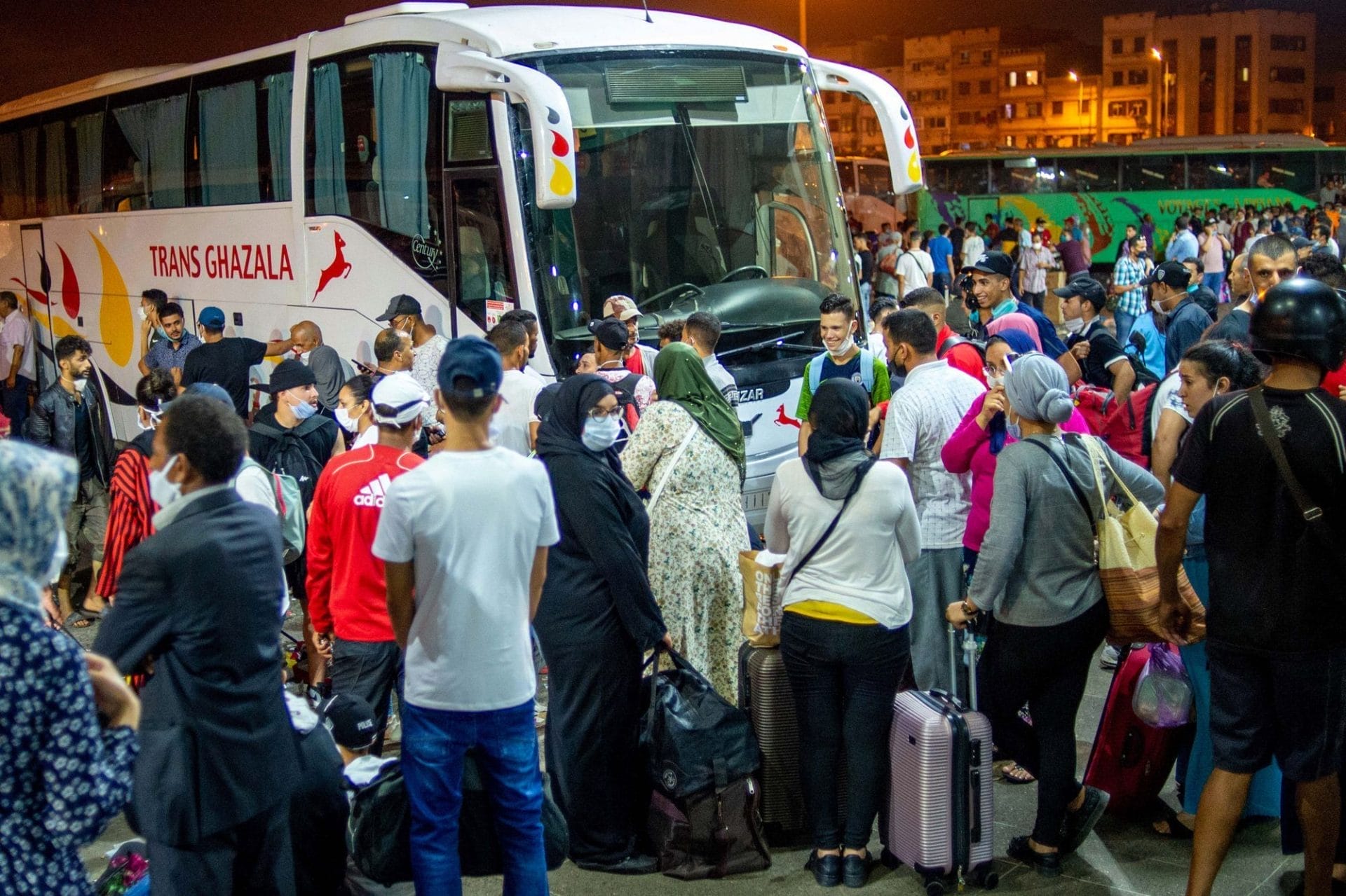 Fermeture de 8 villes marocaines : explications du gouvernement et reproches des politiques