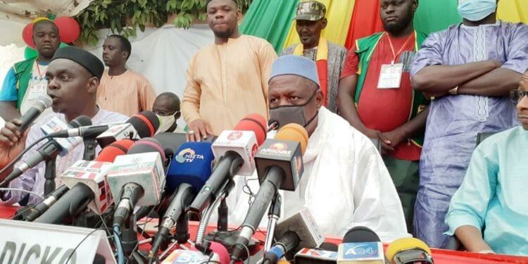 Mali : l’opposition rejette une charte de transition entérinée par la junte 2 Mali : l’opposition rejette une charte de transition entérinée par la junte