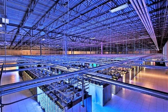 L'un des datacenters de Google abritant des milliers de serveurs sur lesquels des services de messagerie sont utilisés ainsi que ceux de YouTube © Google