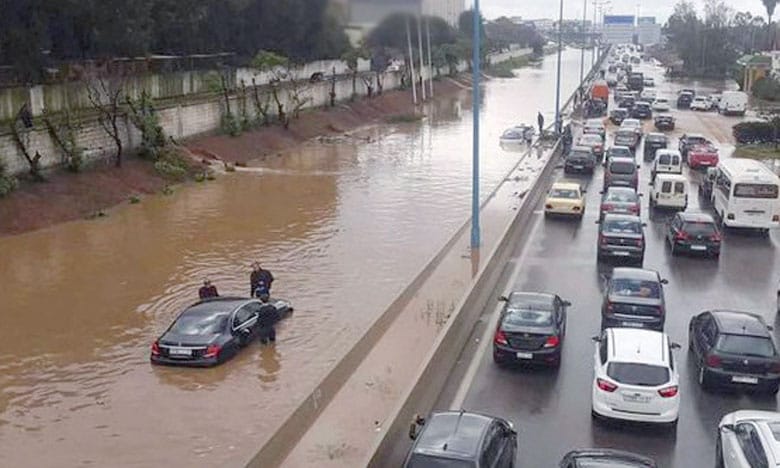Les Casablancais profitent des inondations