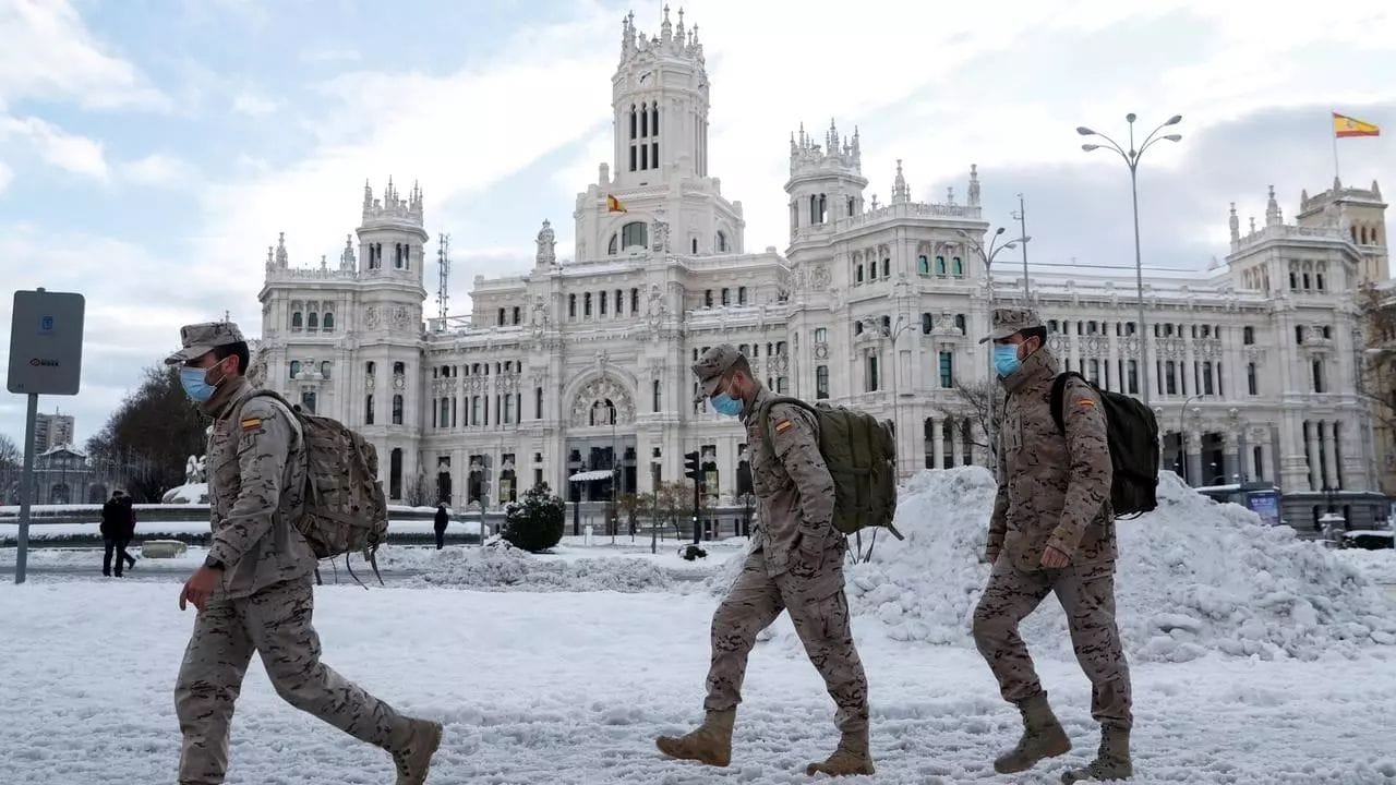 Espagne : l’armée mobilisée pour dégager la neige à Madrid