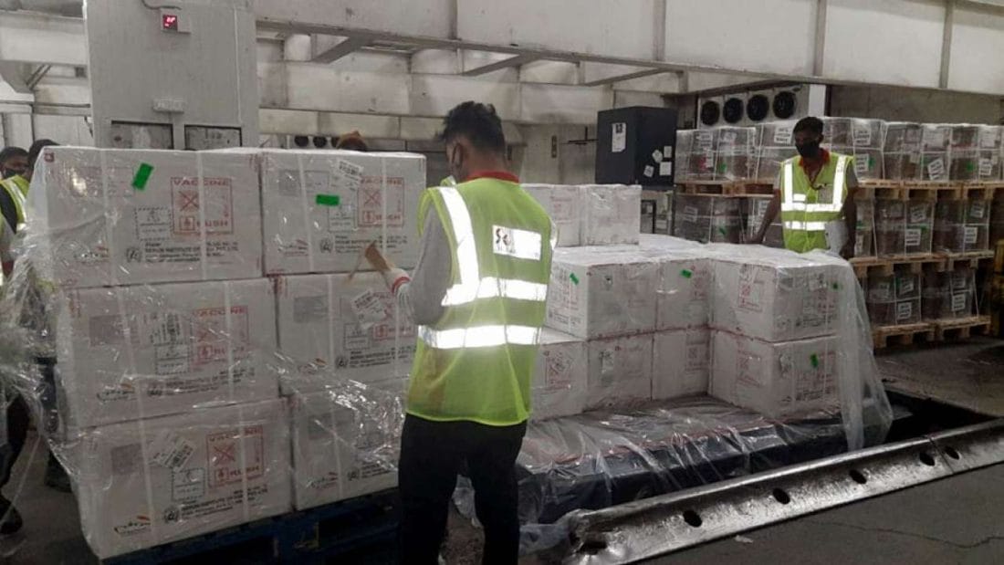 Le vaccin d'AstraZeneca arrive vers 14h 2 Des lots du vaccin Covidshield destinés à l'export