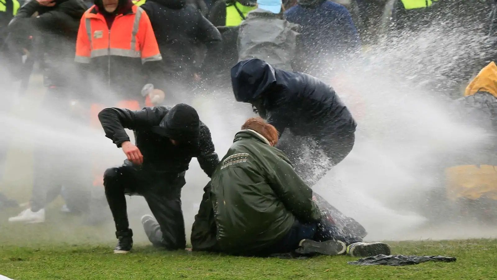 Covid-19 : les Néerlandais protestent contre les nouvelles restrictions