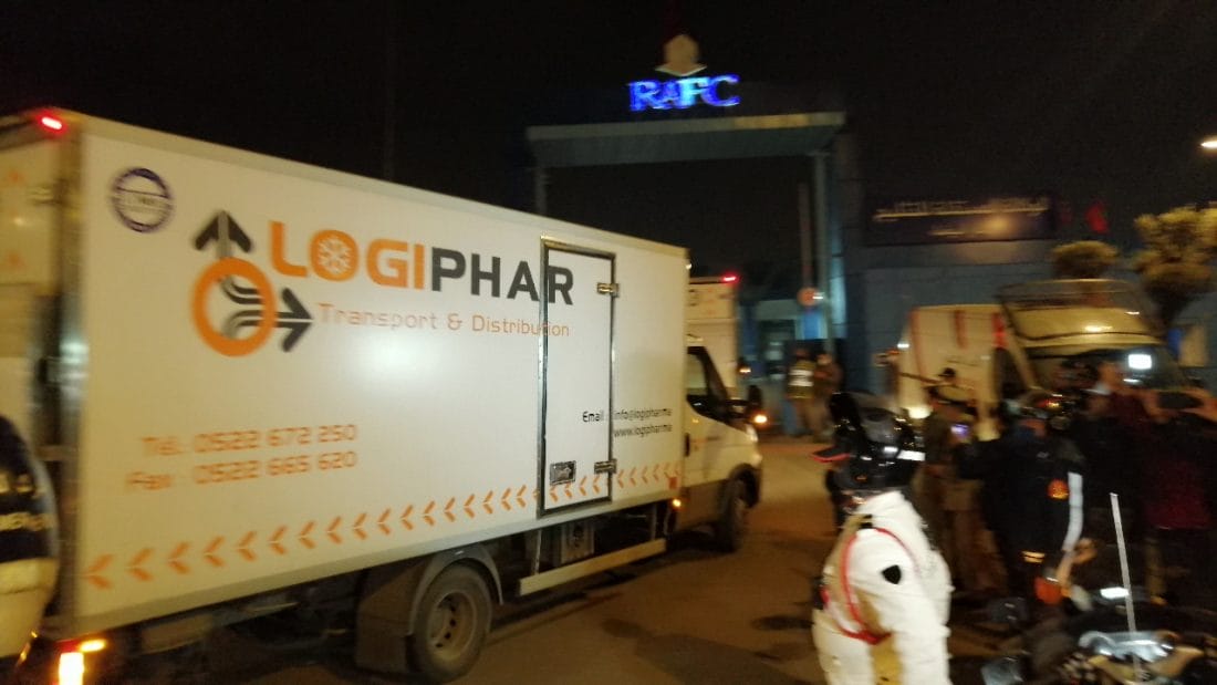 Le vaccin sous bonne escorte 2 Des camions frigorifiques transportent les doses du vaccin vers les différentes régions