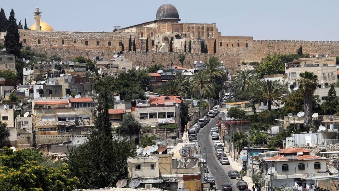 Le Kosovo établit des relations avec Israël 2 Une vue de Jérusalem où pourrait prochainement s'installer l'ambassade du Kosovo (image d'illustration). AP - Mahmoud Illean