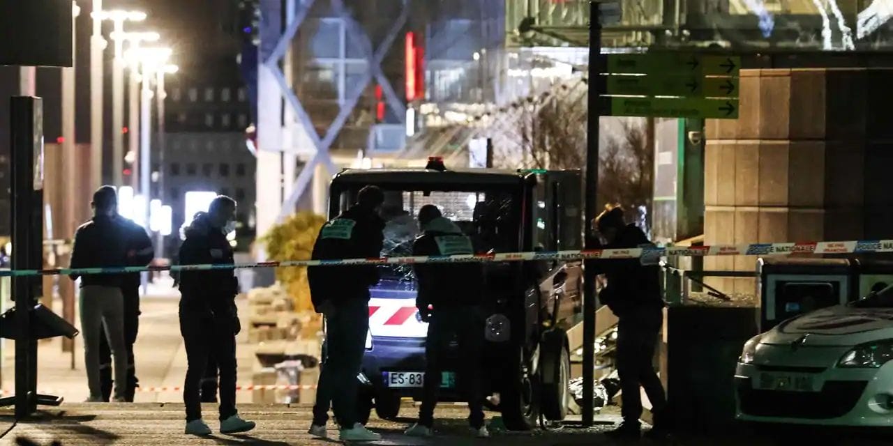 Paris: des piétons percutés par une camionnette volée