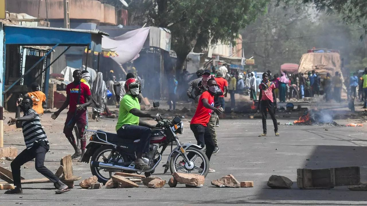 Au Niger, la capitale, Niamey, a été le théâtre de quelques échauffourées, le 24 février, sur fond de contestation des résultats par l’opposition © AFP