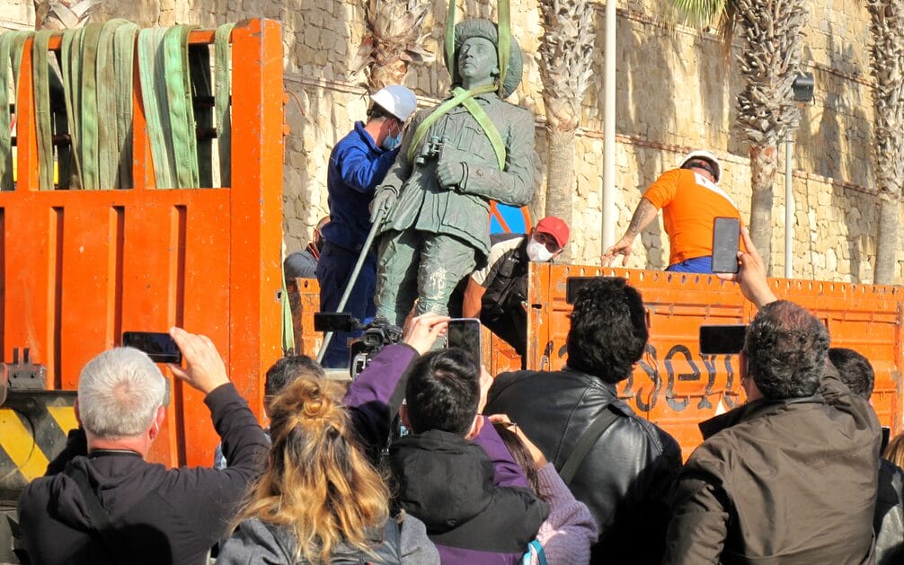 Melilia : la dernière statue du dictateur Francisco Franco retirée