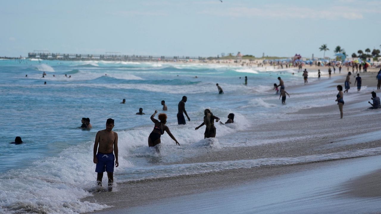 Vacanciers à Miami Beach, le lundi 22 mars 2021 © AP Photo/Wilfredo Lee
