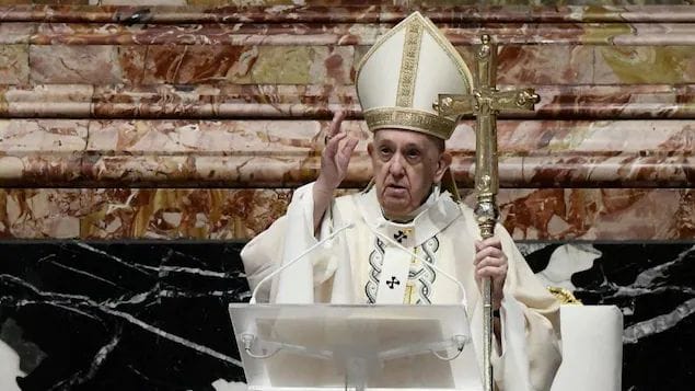 Le pape François a prononcé sa traditionnelle homélie de Pâques depuis la basilique Saint-Pierre © AFP