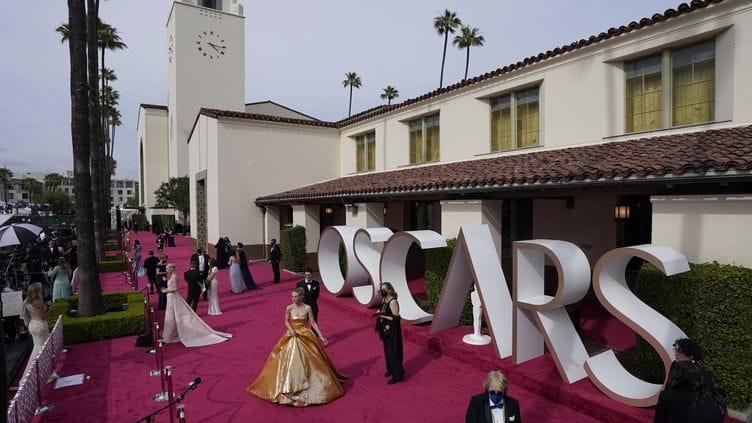 L'actrice Carey Mulligan arrive à la cérémonie des Oscars, à Los Angeles, le 25 avril 2021 © MARK TERRILL / AP /SIPA