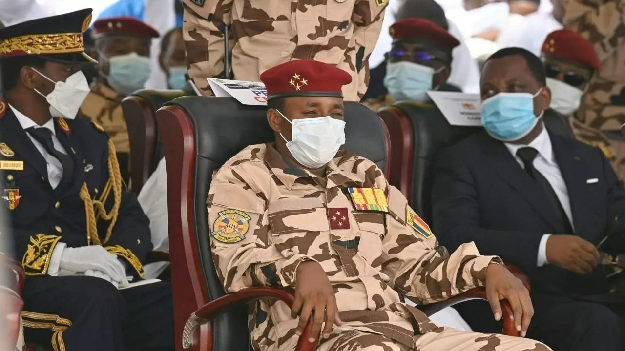 Mahamat Idriss Déby, fils d'Idriss Déby Itno et chef du Conseil militaire de transition (CMT), lors des obsèques du président défunt, le 23 avril 2021 à N'Djamena © Issouf Sanogo, AFP