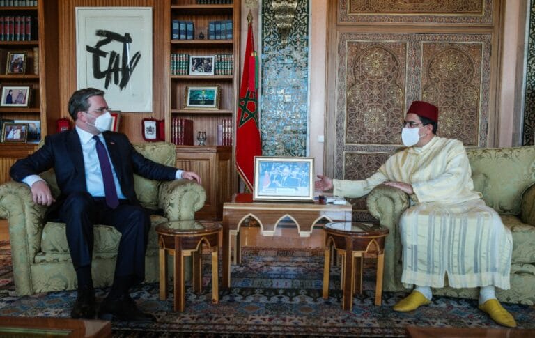 Le Maroc et la Serbie soulignent leurs points de vue convergents sur l’intégrité territoriale 2 Le ministre des Affaires étrangères, Nasser Bourita, et son homologue serbe, Nicola Selakovic, lors de leur entretien en tête à tête à Rabat, le 5 mai 2021 © Ministère des Affaires étrangères