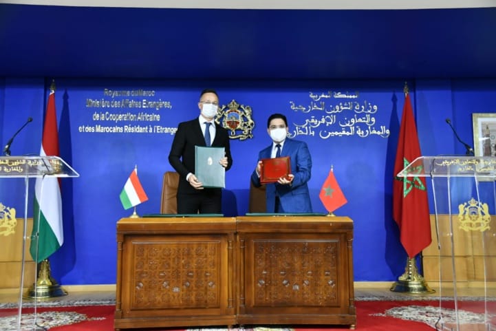 Maroc-Hongrie : signature de 10 accords de coopération 2 Péter Szijjártó, le ministre hongrois des Affaires étrangères, a été reçu par son homologue marocain Nasser Bourita © Le ministère des Affaires étrangères