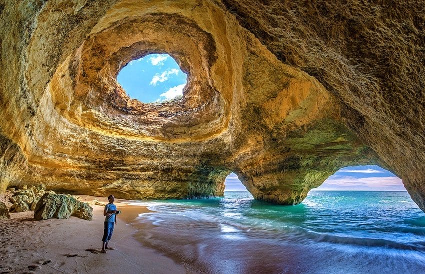 Comment se rendre au Portugal depuis le Maroc ? 2 Benagil au Portugal, l'une des plus belles grottes marines du monde © DR