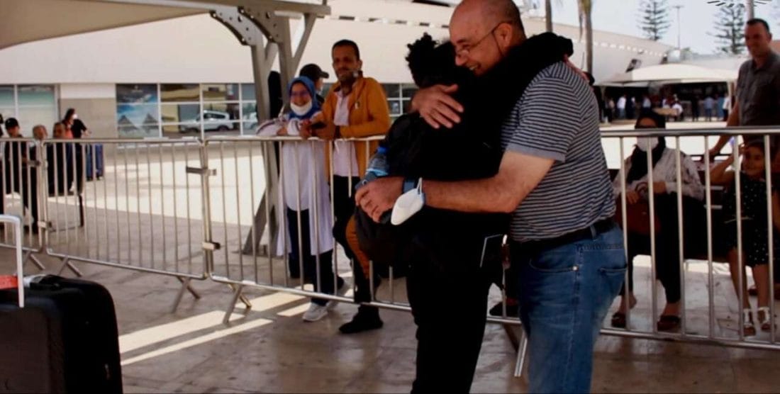 Retour des MRE : bonheur et larmes de joie à l’aéroport de Casablanca 2 MRE : le bonheur de retourner au Maroc