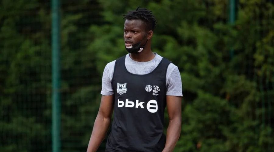 Espagne : un basketteur sans-papiers sauve un homme de la noyade 2 Mouhammad Fadal, basketteur à Bilbao, a accompli un geste héroïque © TWITTER BILBAO BASKET