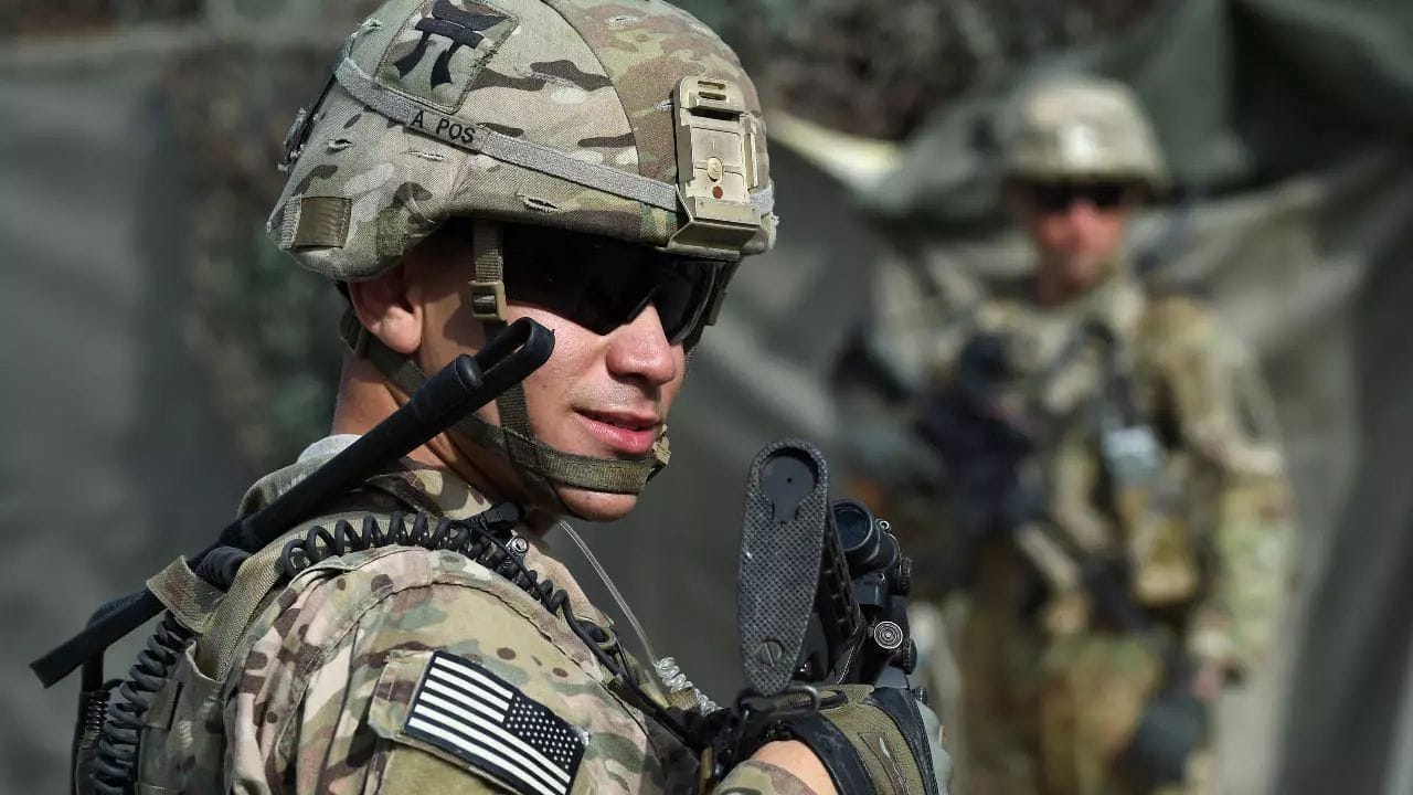 Un soldat de l'armée américaine monte la garde dans une base afghane du district de Khogyani, dans la province orientale de Nangarhar. © Wakil Kohsar, AFP (archives)