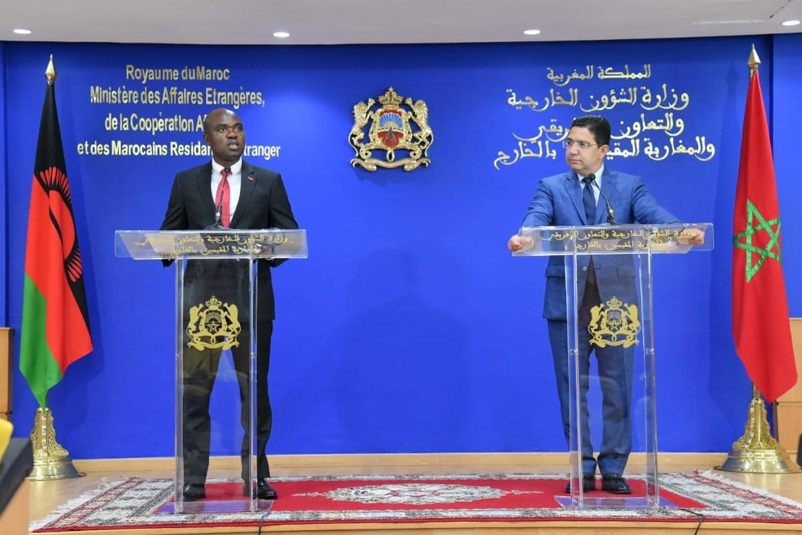 Point de presse conjoint à l'issue de l'entretien bilatéral entre M. Nasser Bourita et son homologue du Malawi, M. Eisenhower Nduwa Saxon Mkaka © Twitter @MarocDiplomatie