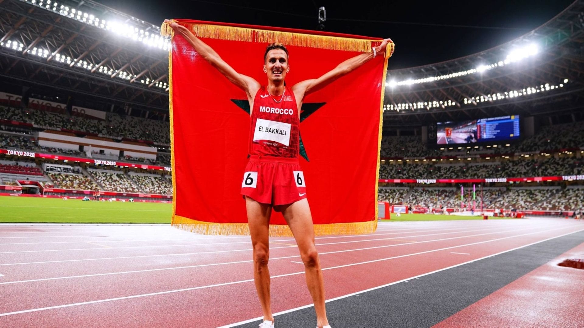 Soufiane El Bakkali à l'issue de la finale du 3000 m steeple, le 2 août 2021 © Reuters / Aleksandra Szmigiel