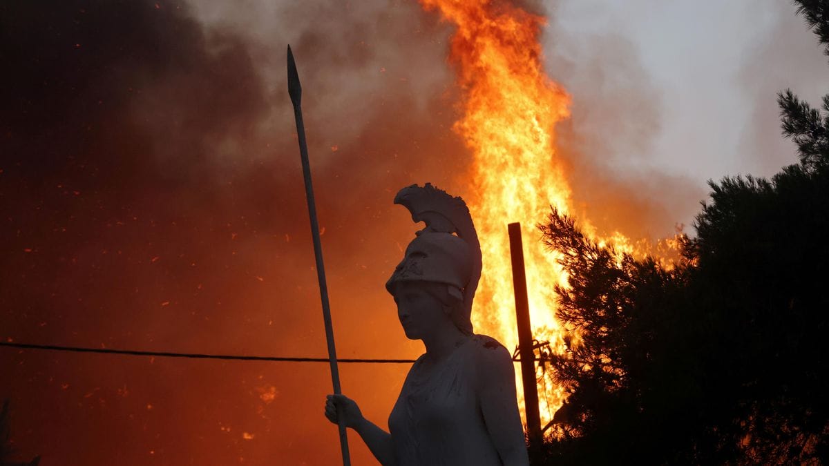 Incendies en Grèce : poursuite des évacuations massives