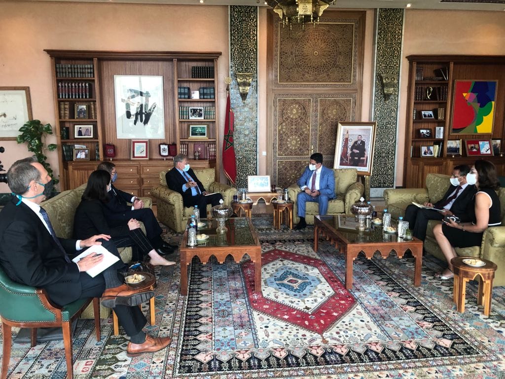 Le ministre des Affaires Étrangères, de la Coopération Africaine et des Marocains Résidant à l’Étranger, M. Nasser Bourita, a reçu aujourd’hui à Rabat, l'Ambassadeur Richard Norland, Envoyé spécial des États-Unis pour la Libye.