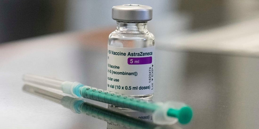 Covid-19 : AstraZeneca reconnaît des effets secondaires rares liés à son vaccin